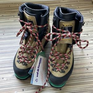 NWT La Sportiva Nepal Top Mountaineering Boot Women’s sz 39.